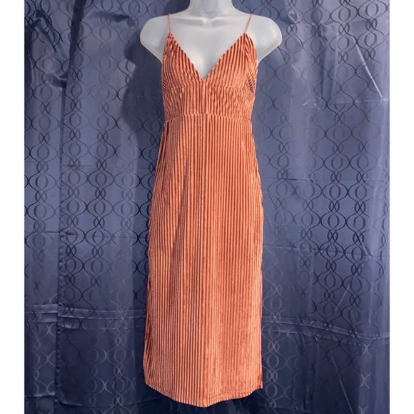Kendall & Kylie Dresses & Skirts - NWT Kendall & Kylie Velvet Ribbed Midi Dress Size Small
